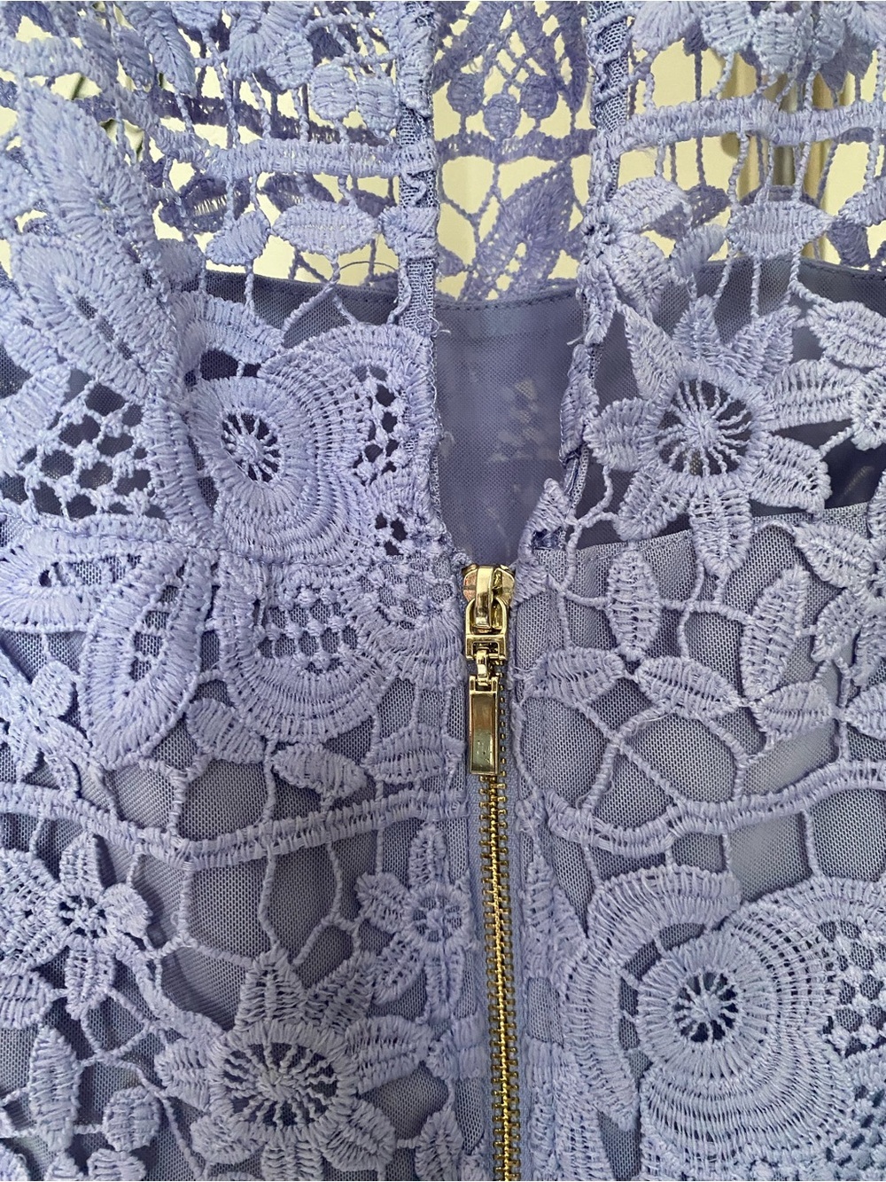 ROMEO & JULIET COUTURE LILAC LACE DRESS - Picture 10 of 13